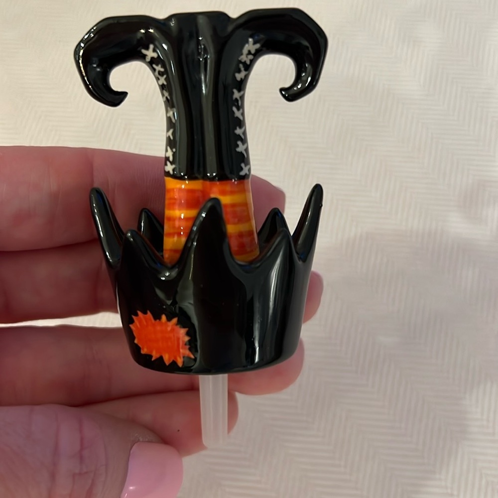 Nora Fleming, Halloween attachment